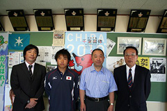 �ʐ^�F�C���^�r���[�ɉ����Ă����������F��s���Ǝu���I����͂�ŁA�^�c�s�N����i�E�[�j�Ǝu���������i���[�j