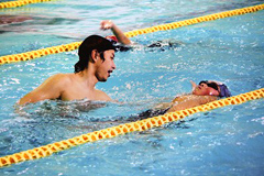 �ʐ^�F�v�[���Ŏw���ɗ�ޑ�z����