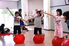 �ʐ^�F�o�����X�{�[���ŏ����^��������q�ǂ�����