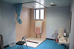 �ʐ^�F��Q�Ҍ����g�C���A�V�����[��