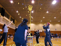 �ʐ^�F�̈�قŋʓ��ꋣ���������l����