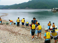 �ʐ^�F�N���[���t�F�X�e�B�o���ŊC�ݐ��|�ɗ�ގq�ǂ�����