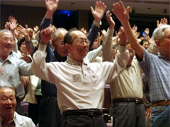 �ʐ^�F�̑�������Ί�̍���҂̕��X