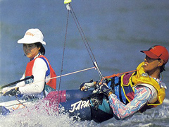 �ʐ^�F1992�N�̃o���Z���i���ŗ͑�����d�^�؉��y�A