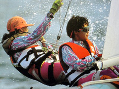 �ʐ^�F1992�N�̃o���Z���i���ŗ͑�����d�^�؉��y�A