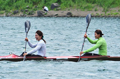 �ʐ^�F�y�A�J�k�[�Ńf�����X�g���[�V�������s���k�{����