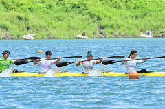 �ʐ^�F�a���f�t�S�����N�����J�k�[���ŁA�i�V���i���`�[���̒��Ԃƈꏏ�Ƀt�H�A�i�S�l���J�k�[�j�̃f�����X�g���[�V�������s���s���k�{����