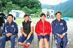 �ʐ^�F�a���f�t�ɎQ�����Ă��ꂽ�i�V���i���`�[���̊F����