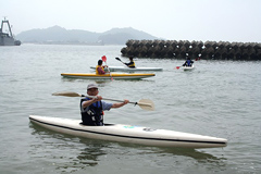 �ʐ^�F�a���f�u���ӂ̊������i�Z�~�i�[�v�ŃJ�k�[��̌�����搶��ی�҂̊F����