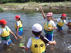 �ʐ^�F�߂��̐�ɓ����Đ����ώ@�ɗ�ގq�ǂ�����