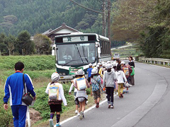 �ʐ^�F�o�X���؂�ď򐅏�̌��w�Ɍ������q�ǂ�����