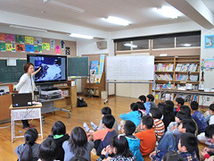 �ʐ^�F���w�Z�Ŋ�����̏o�O���Ƃ��s�����X����