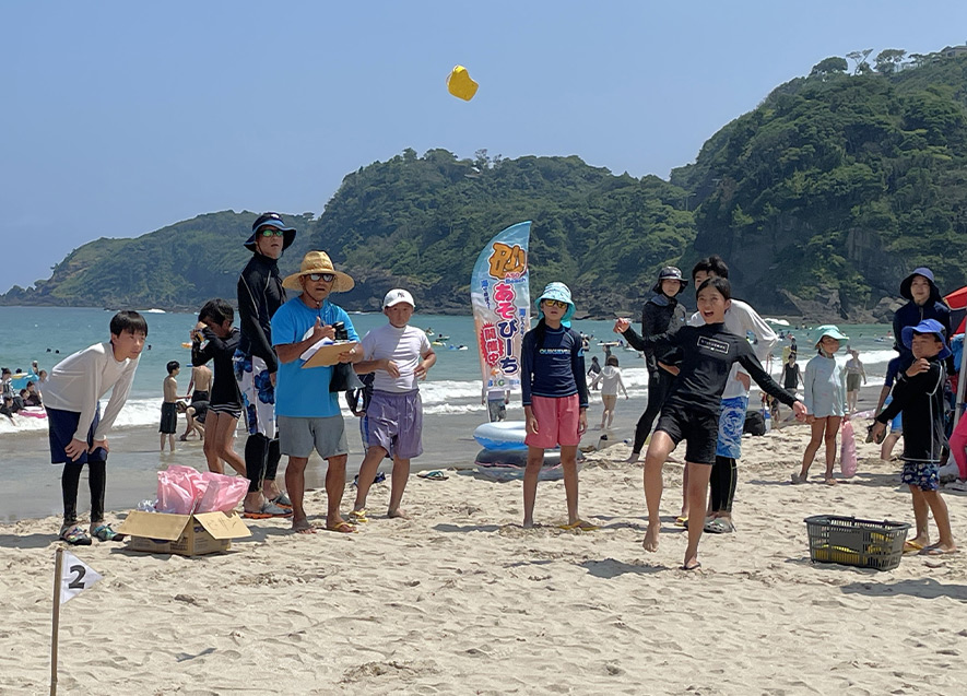 ビーサン跳ばし大会 あなたはビーチサンダルをどこまで跳ばすことができるのか！