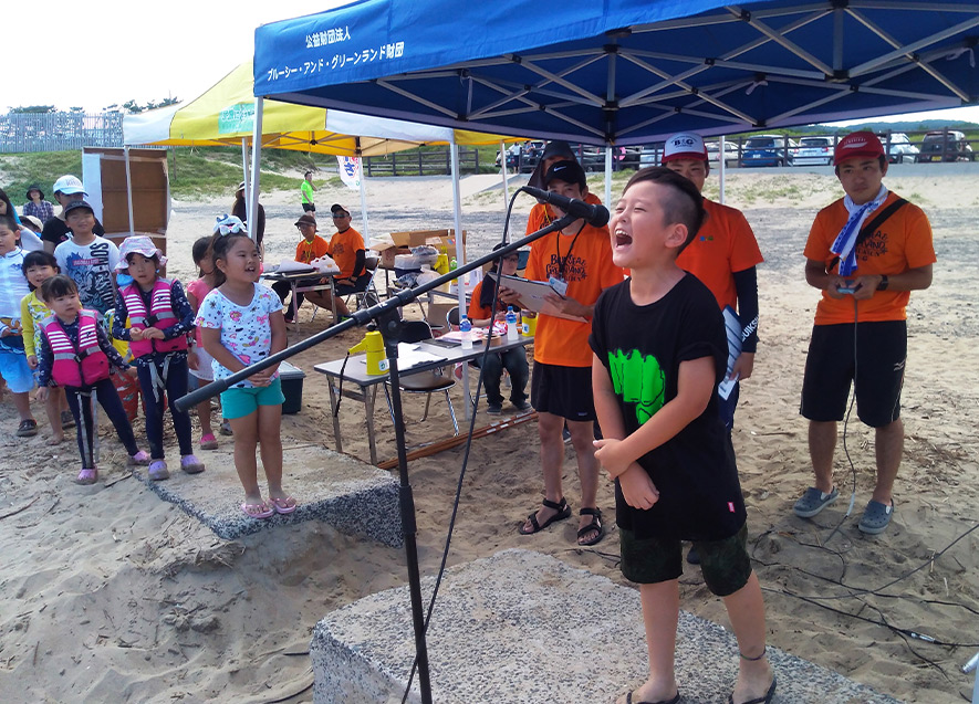 大声選手権 みんなの “想い”を海にぶつけ、その音量を競う競技です！