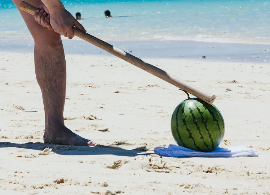 〇スイカ割り　夏の定番！スイカ割り！みんなで声を掛け合って楽しもう！
