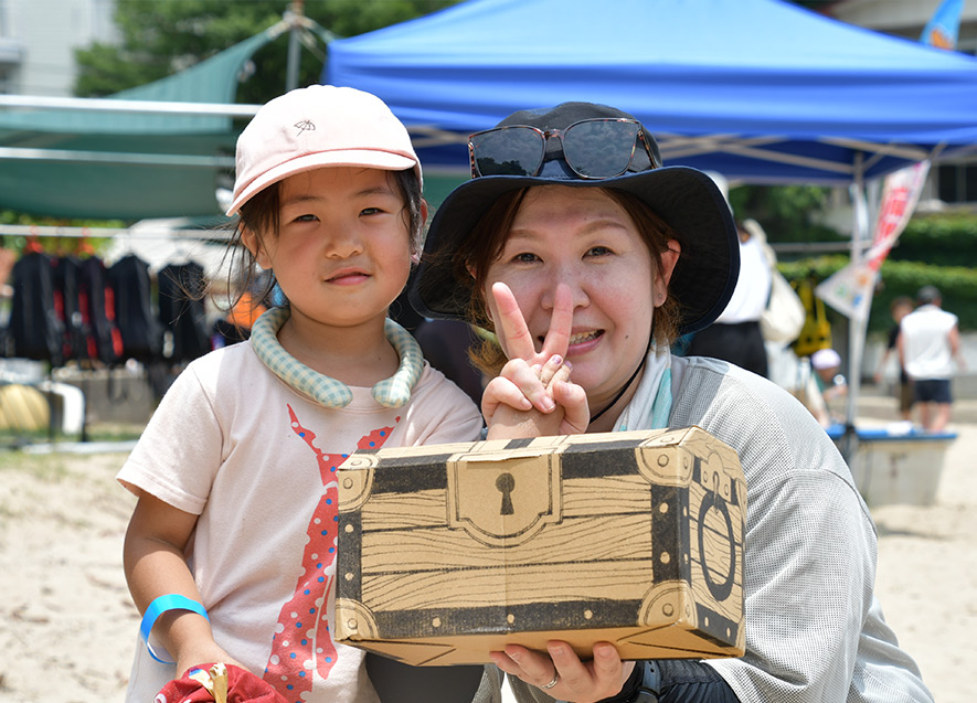 お菓子が詰まった宝箱をGET！