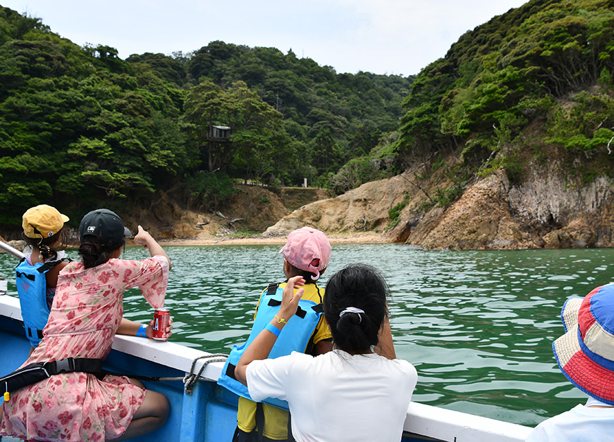 海からの景色にみんな興味津々！