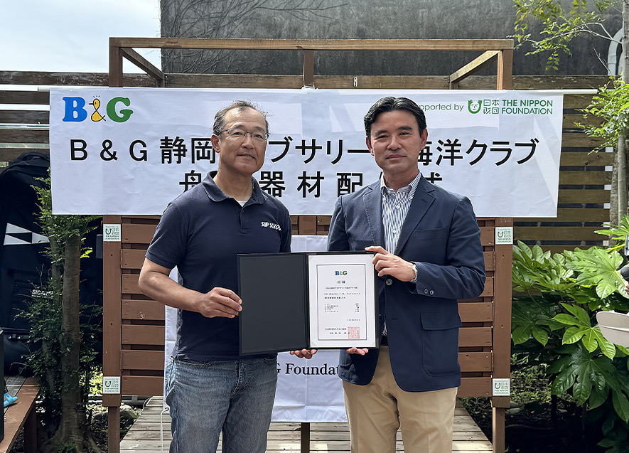 仁科氏（左）、朝日田常務（右）