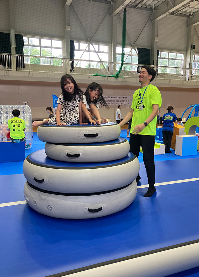 初めての遊具に大興奮