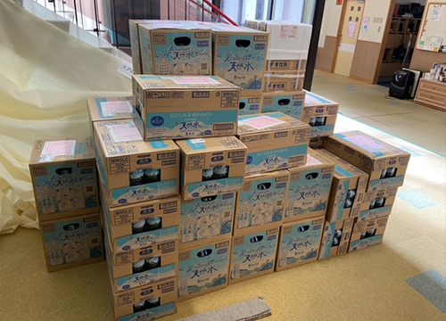 調理用2ℓと携行用550㎖の水