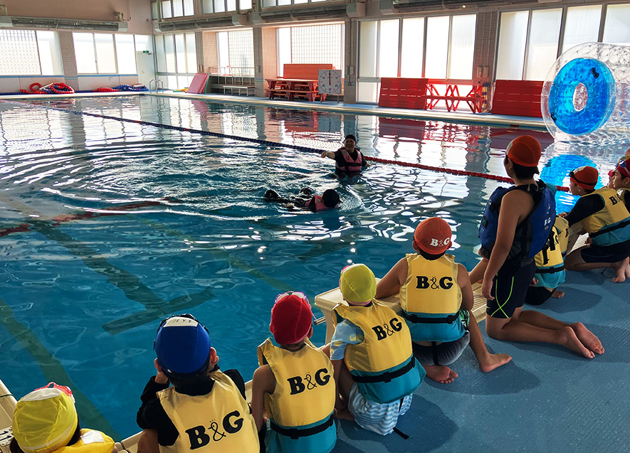 ライフジャケットの効果と浮遊方法