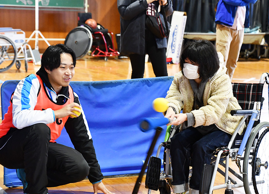 車いすでも楽しめるティーバッティング