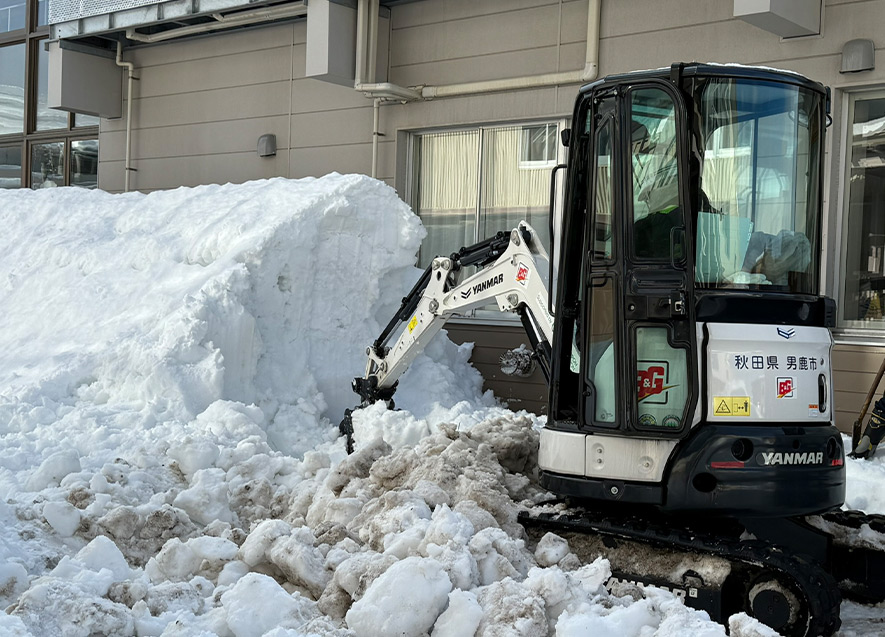 覆っていた雪がなくなり窓が開けられるように