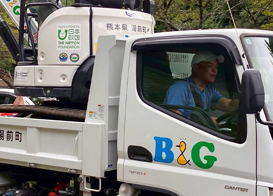 悪路を片道6時間かけて熊本県山都町へ重機を届けた椎葉