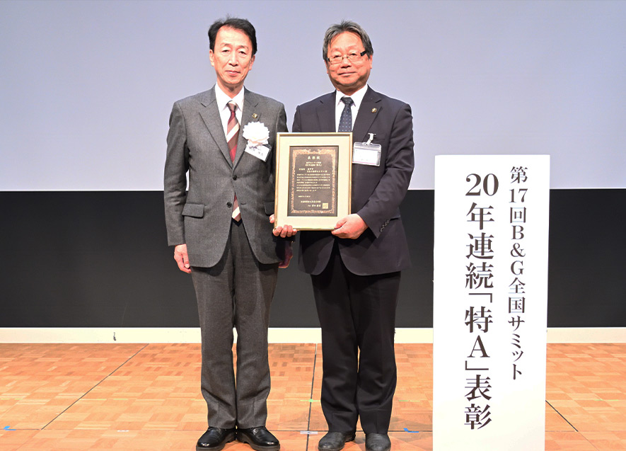 前田会長（左）、広島県府中市 小野申人市長（右）