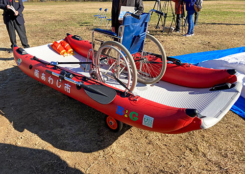 車イスごと乗れる救助艇