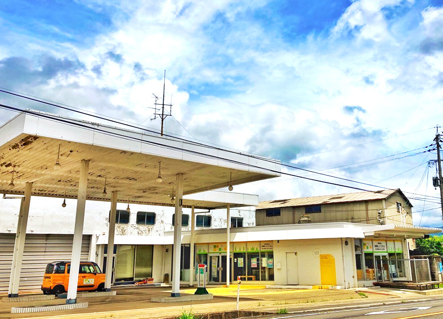 ガソリンスタンドをリノベーションした活動拠点「しごとスタンド」