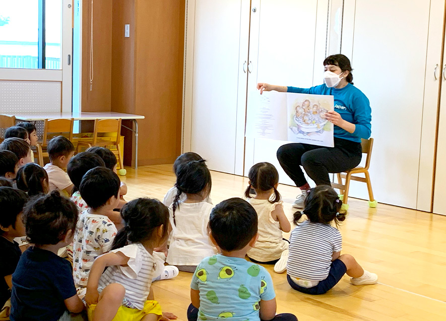 2 歳児：英語による読み聞かせ