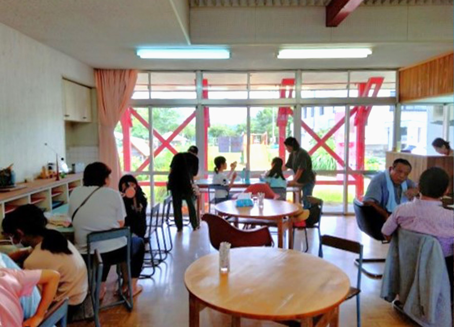 土・日曜日にオープンするカフェ