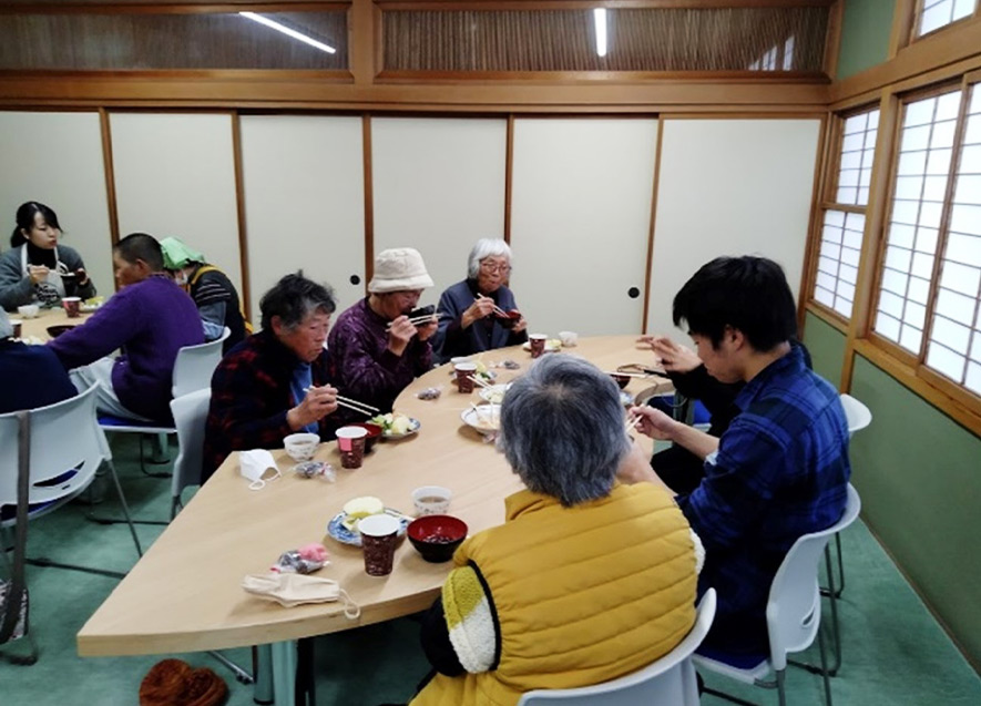 地域食堂（ワンコインランチを提供）