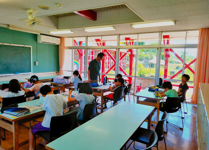 土曜日に学習と遊びの教室を開催