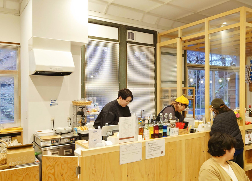 カフェ運営の様子