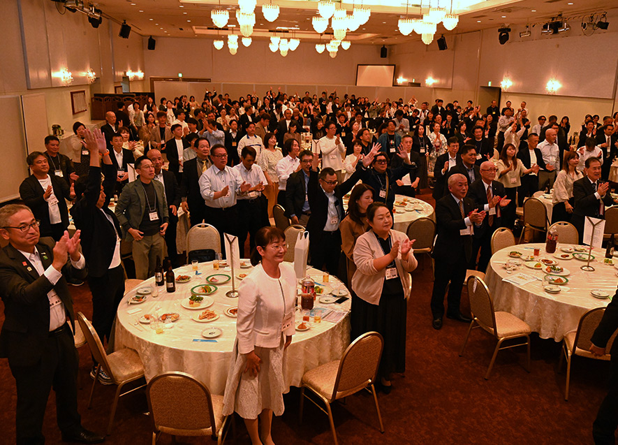 50歳の男女ペアの力強い選手宣誓