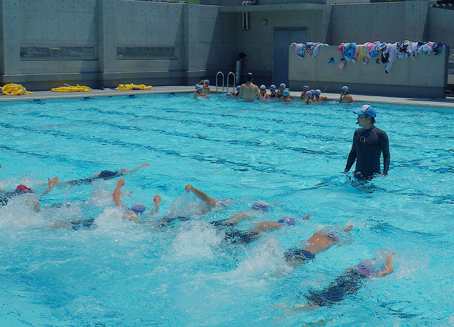 水泳授業（クロール練習）